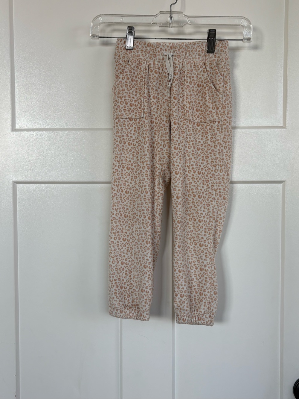 Cat & Jack Girls' Pink Leopard Print Ruffle Sweatshirt and Sweatpants Size: 5T - Picture 8 of 15